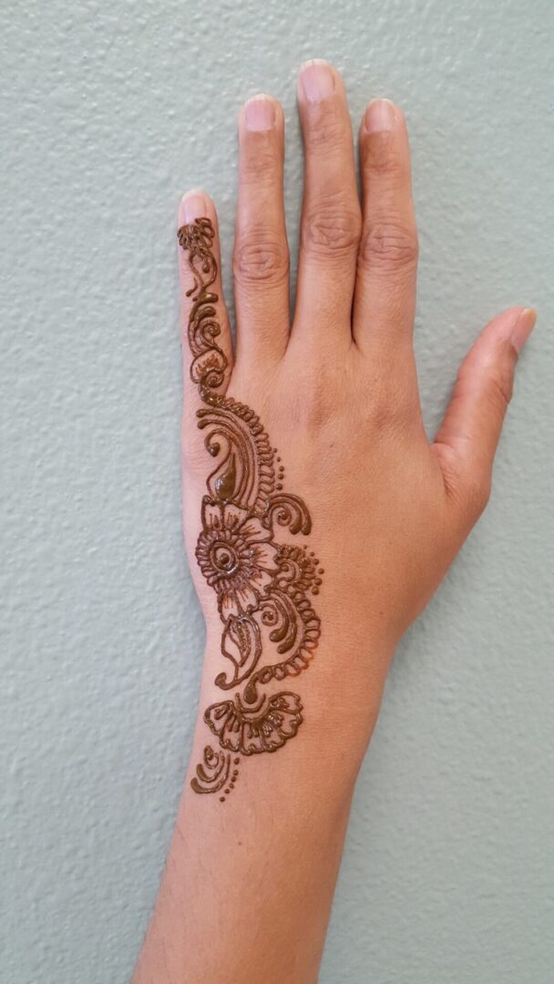 A hand with henna on it is shown in this picture.